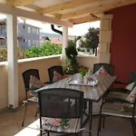 Dea & Paula - Classic Two Bedroom With Terrace Apartman Vodice