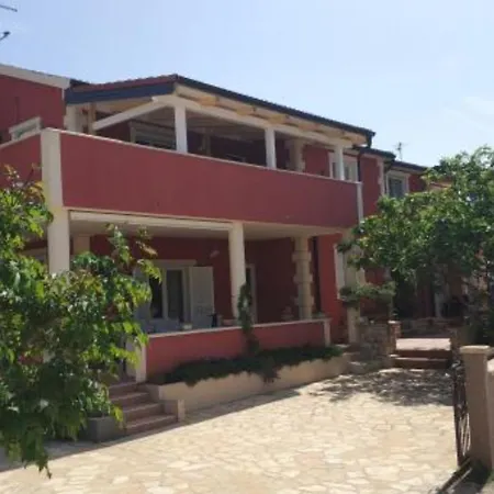 Dea & Paula - Classic Two Bedroom With Terrace