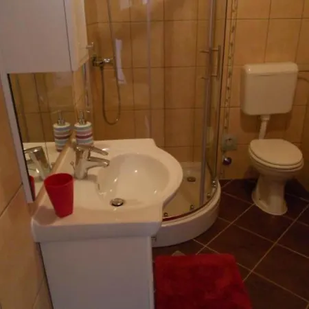 Dea & Paula - Classic Two Bedroom With Terrace Apartament *