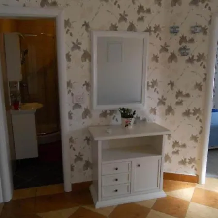 Dea & Paula - Classic Two Bedroom With Terrace Vodice