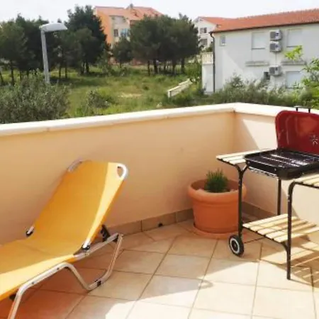 Dea & Paula - Classic Two Bedroom With Terrace * Vodice
