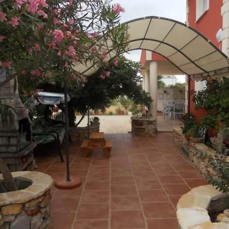 Dea & Paula - Classic Two Bedroom With Terrace *