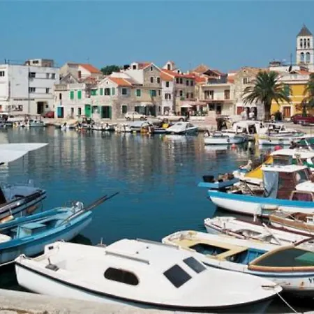 Dea & Paula - Classic Two Bedroom With Terrace * Vodice