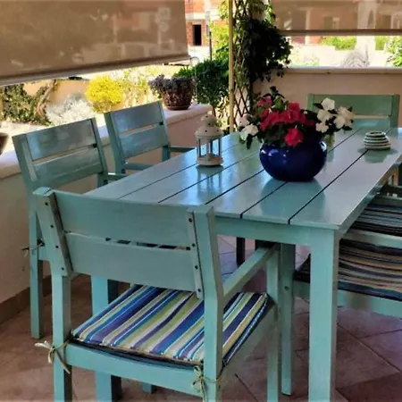 Dea & Paula - Classic Two Bedroom With Terrace *