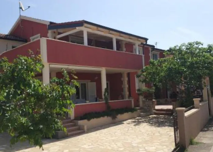 Dea & Paula - Classic Two Bedroom With Terrace