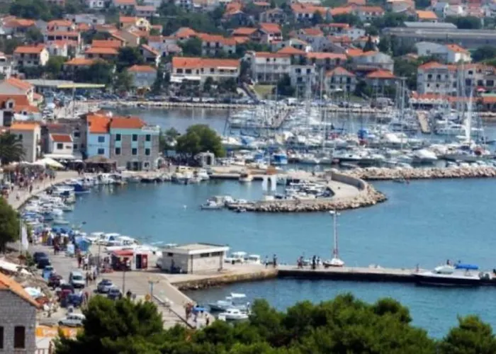 Apartment Dea & Paula - Classic Two Bedroom With Terrace *