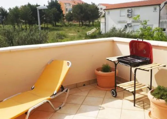 Dea & Paula - Classic Two Bedroom With Terrace * Vodice