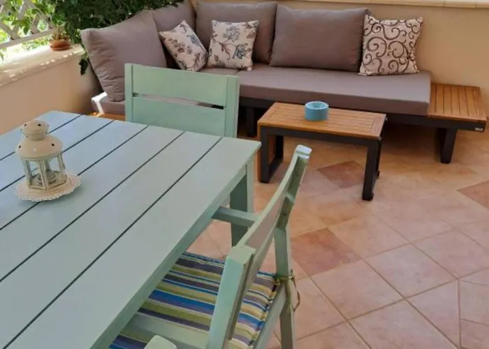 Dea & Paula - Classic Two Bedroom With Terrace Apartment *