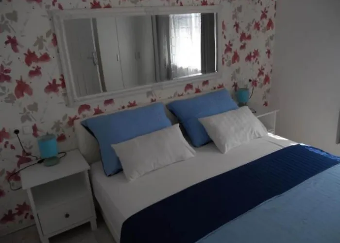 Apartment Dea & Paula - Classic Two Bedroom With Terrace *