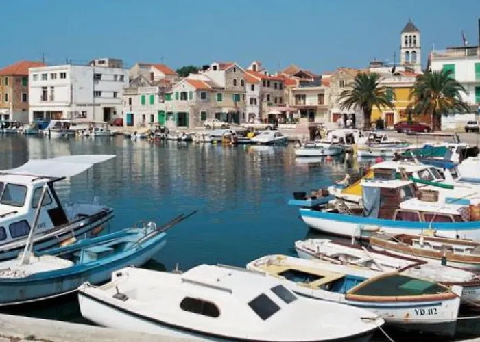 Dea & Paula - Classic Two Bedroom With Terrace * Vodice