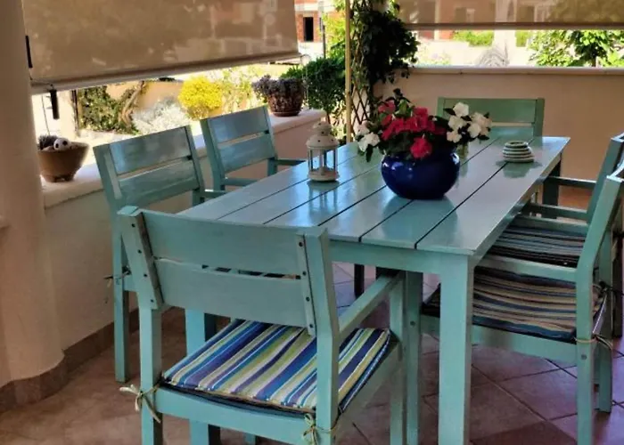 Dea & Paula - Classic Two Bedroom With Terrace *